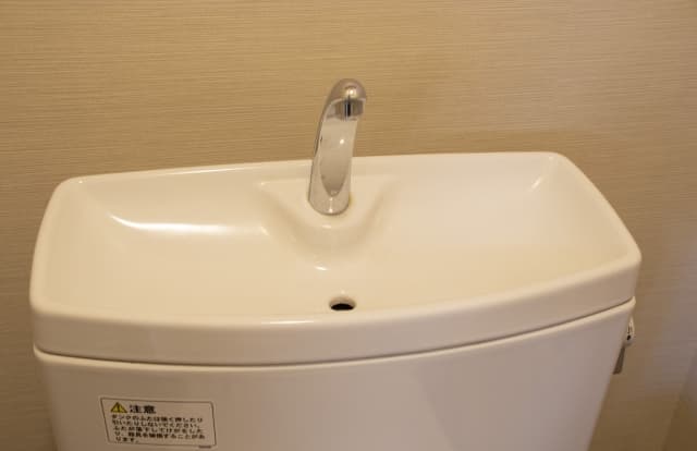 賃貸のトイレタンクをピカピカに！掃除のコツとポイント